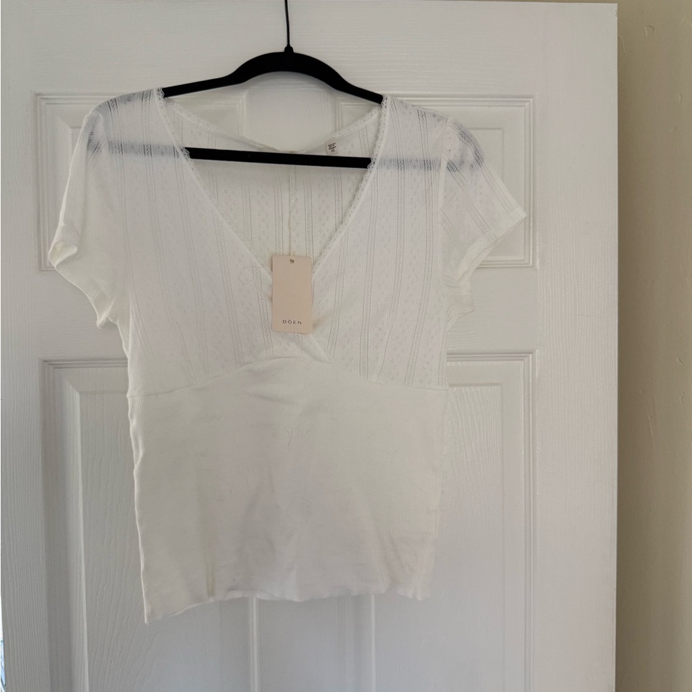 Doen Livia Tee